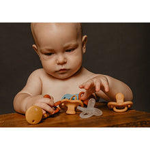 Load image into Gallery viewer, Suavinex Colour Essence All Silicone Soother with SX Pro Physiological Teat 6-18M - Green
